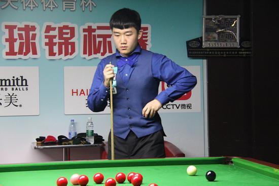 场的年轻球 场的年轻球