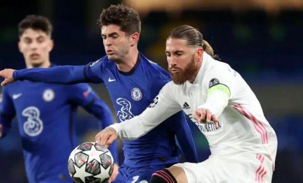 脸上挂着自 脸上挂着自